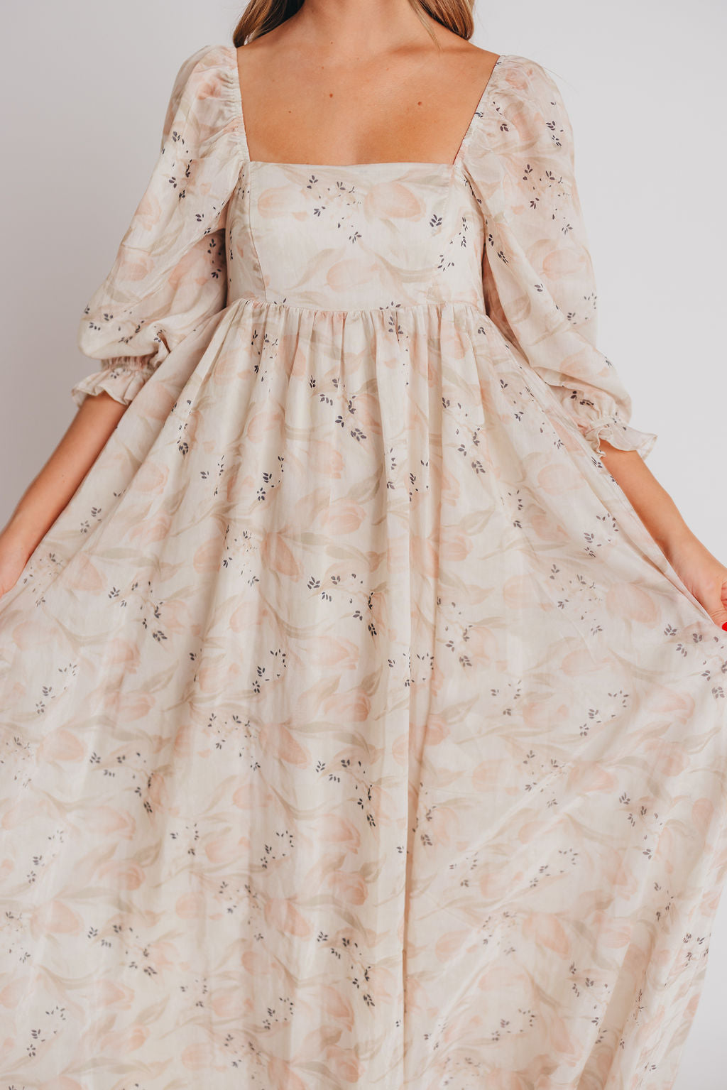 Mona Maxi Dress in Summer Peach & Cream Floral - Bump Friendly Inclusive Sizing (S-3XL)