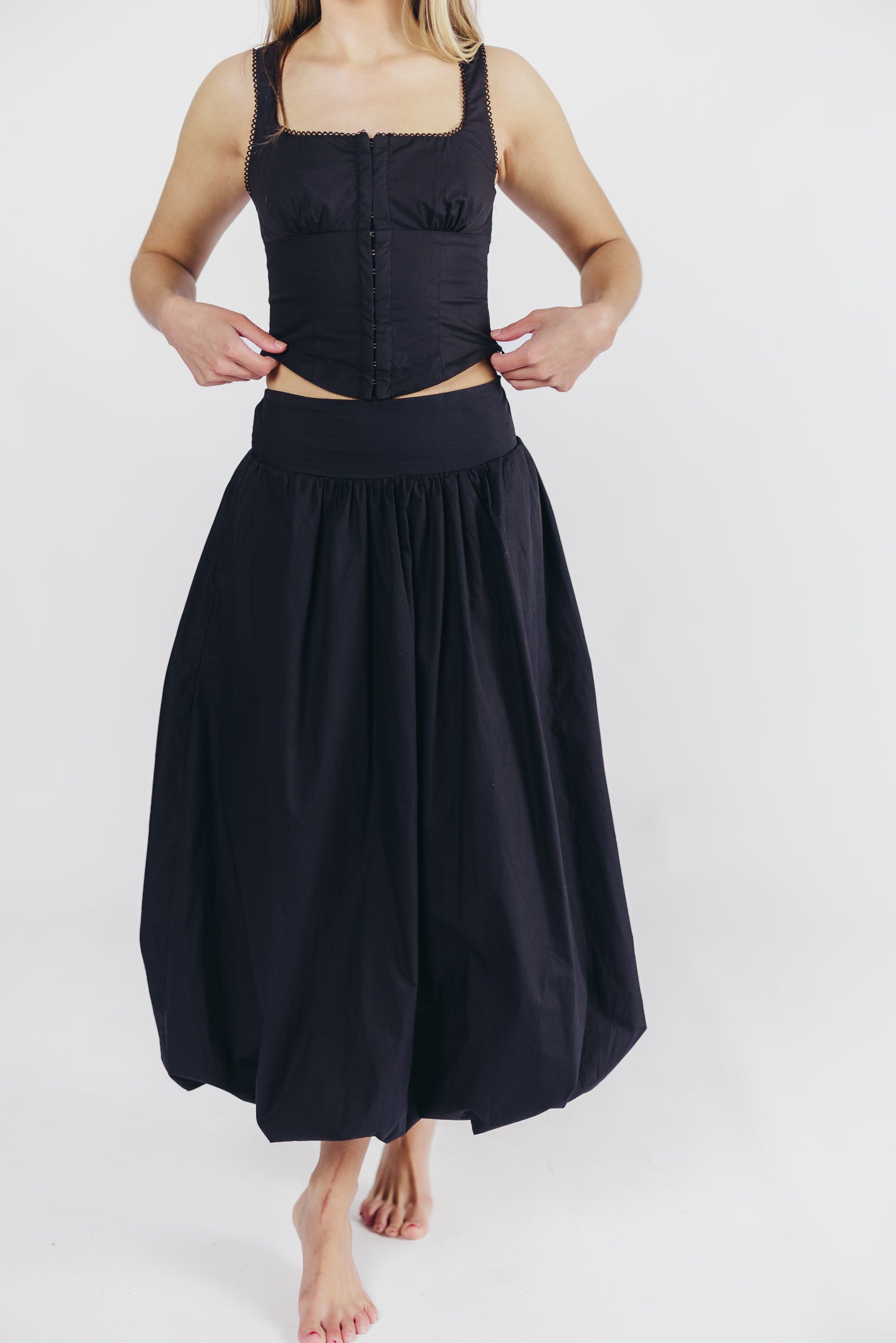 Reina Bubble Midi Skirt in Black