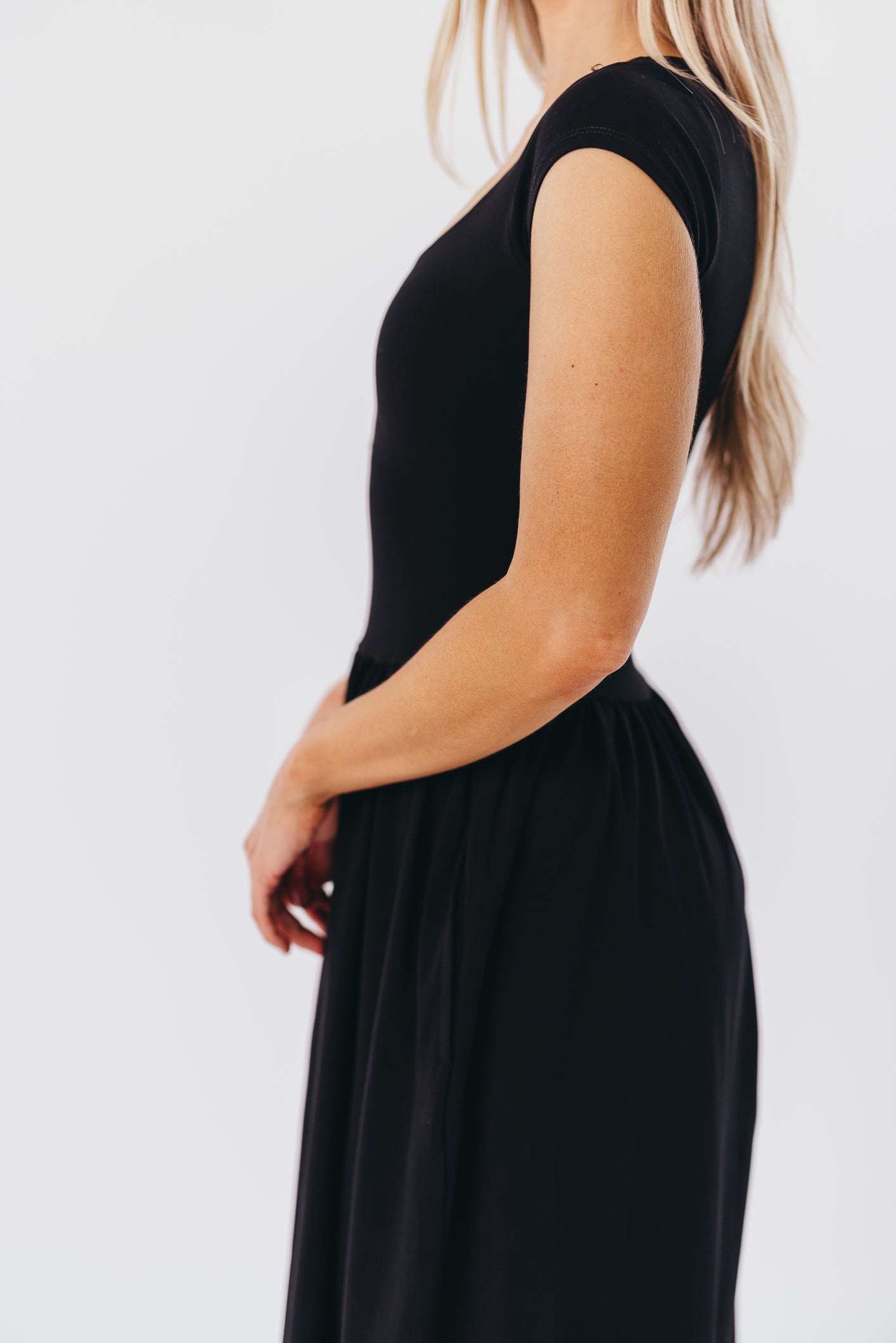 Larissa Short Sleeve Knit Midi Dress in Black